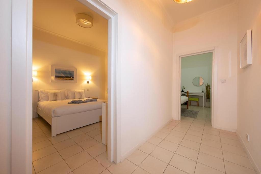 Cozy 3 Bedrooms - Near Seafront Appartamento Sliema