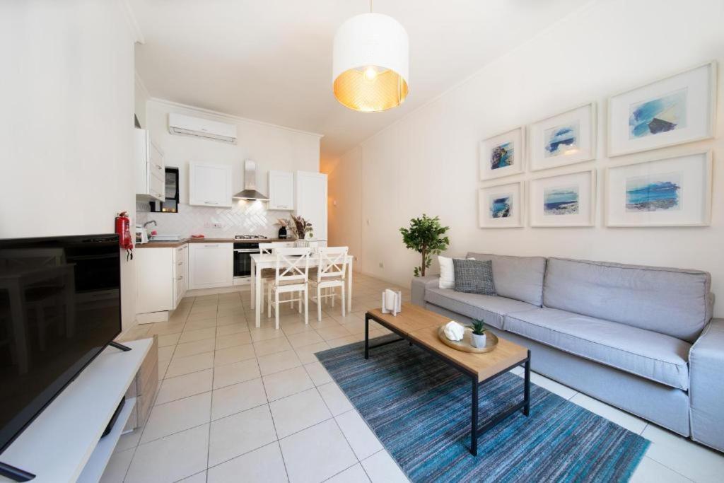 Cozy 3 Bedrooms - Near Seafront Sliema
